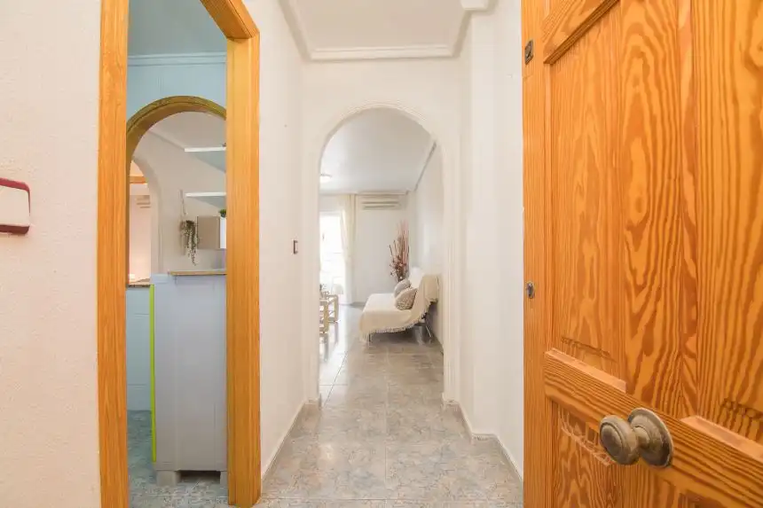 Wohnung zum Verkauf in Elche / Elx mit Klimaanlage, Terrasse und Möbliert