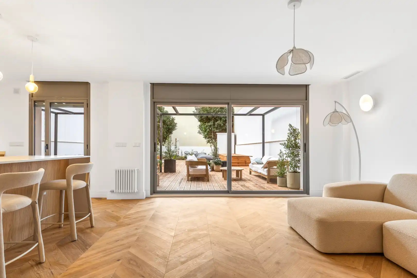 Wohnzimmer von Erdgeschoss zum Verkauf in Barcelona mit Klimaanlage, Heizung und Terrasse