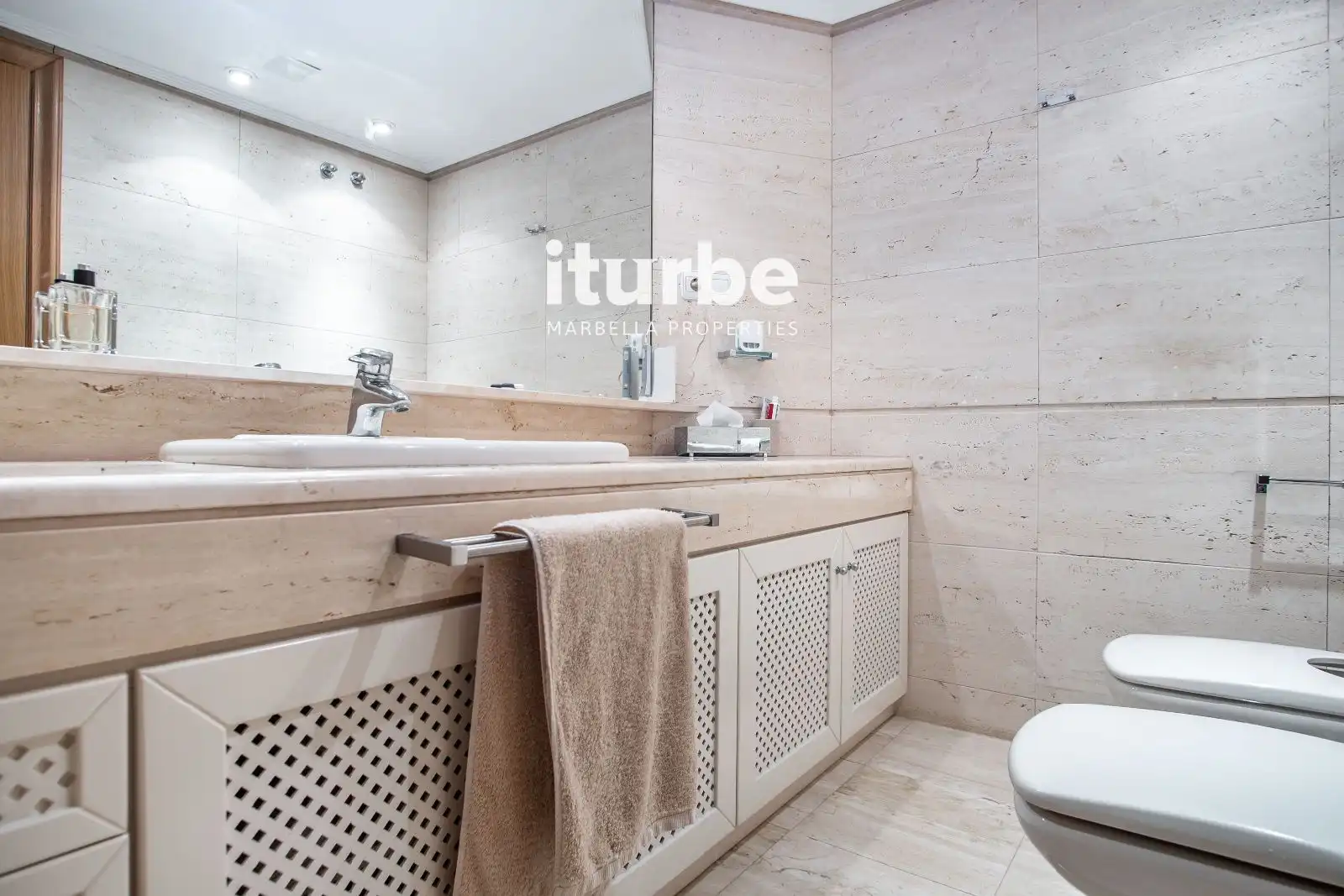 Bathroom of Flat for rent in Marbella  with Air Conditioner, Terrace and Swimming Pool