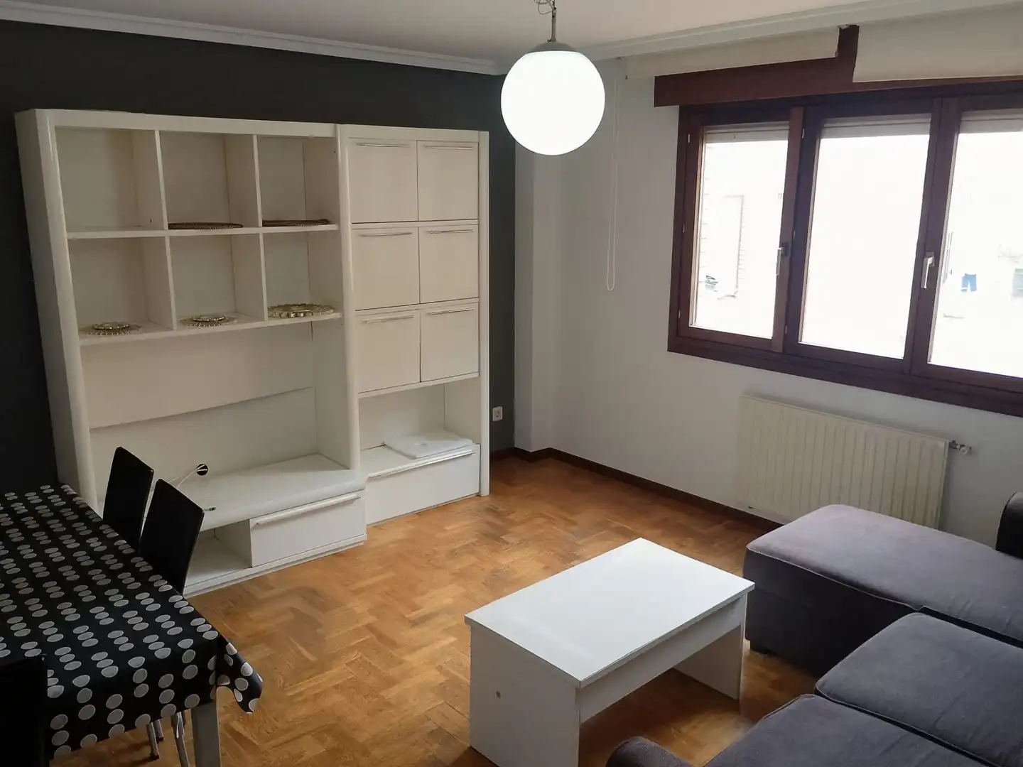 Sala de estar de Apartamento de alquiler en Oviedo  con Calefacción, Parquet y Amueblado