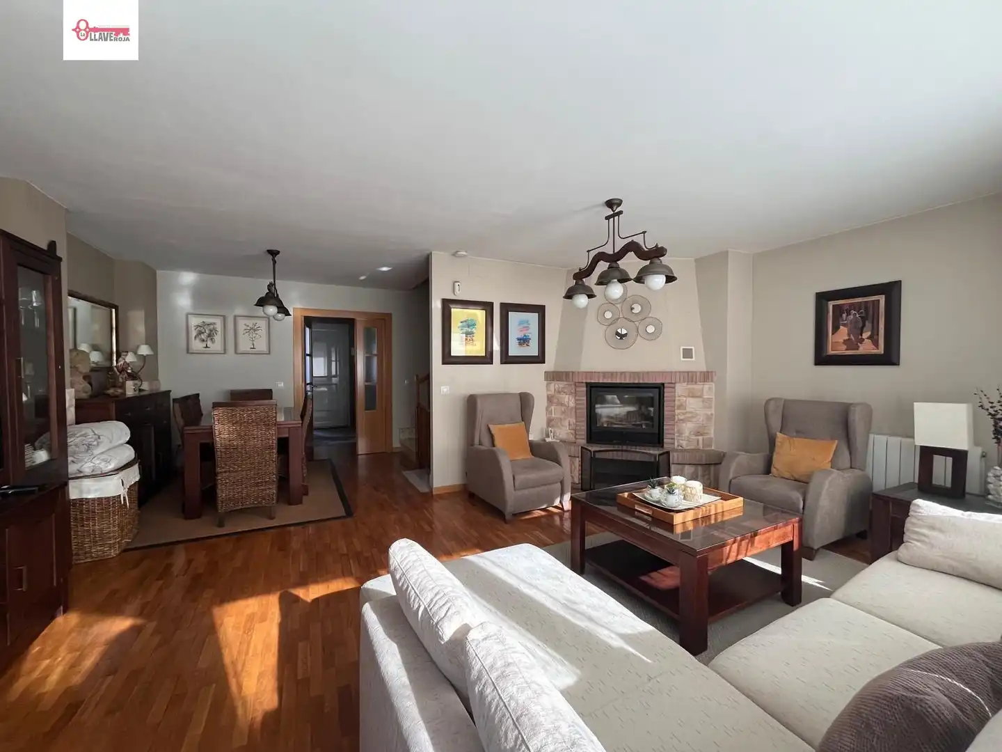 Sala de estar de Casa adosada en venta en Cardeñajimeno con Calefacción, Jardín privado y Parquet