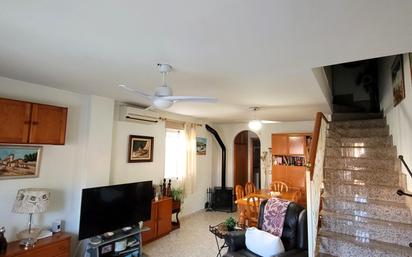Sala d'estar de Casa adosada en venda en Mazarrón amb Aire condicionat i Terrassa