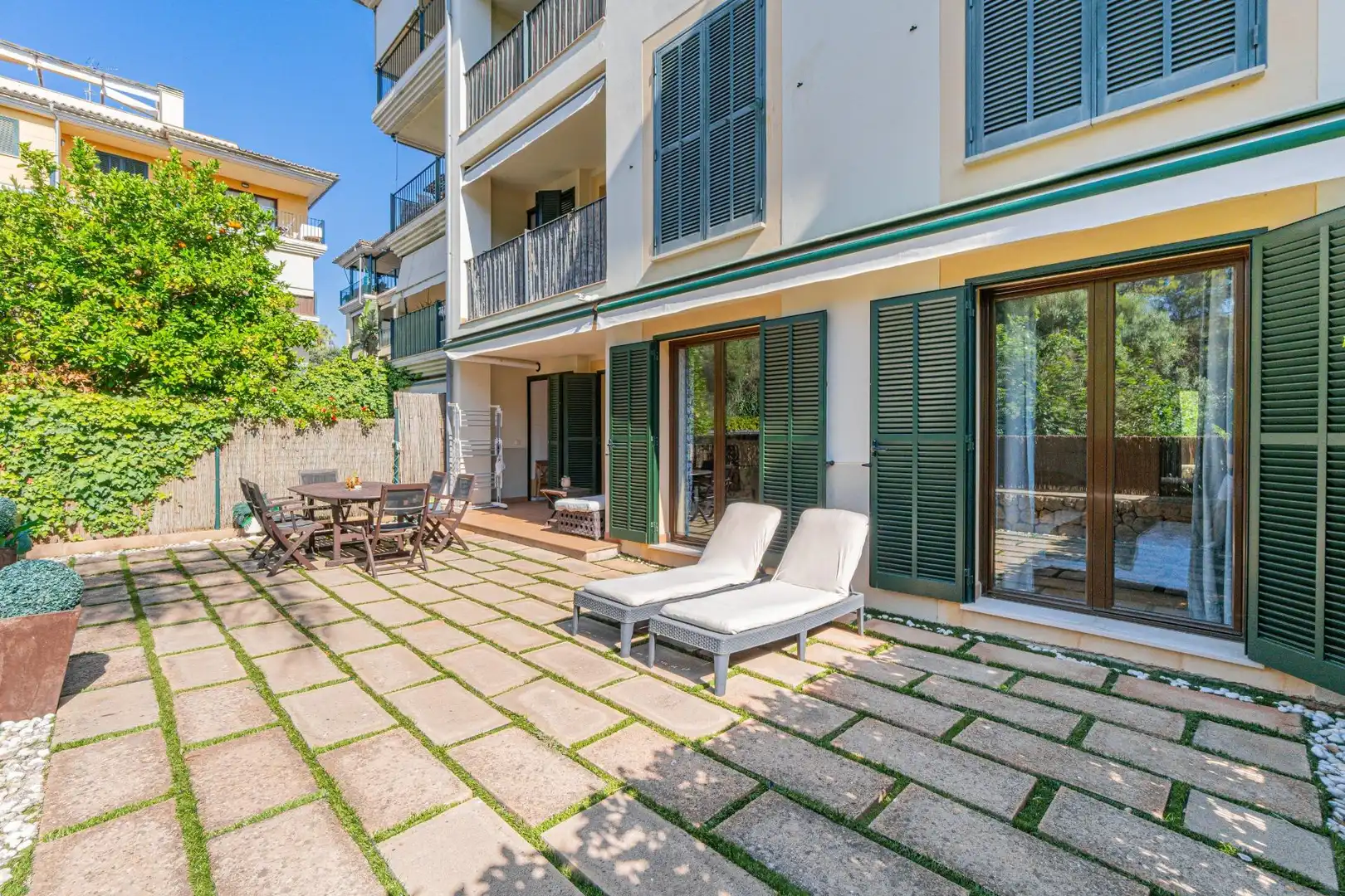 Terrasse von Erdgeschoss zum Verkauf in  Palma de Mallorca mit Klimaanlage, Heizung und Privatgarten