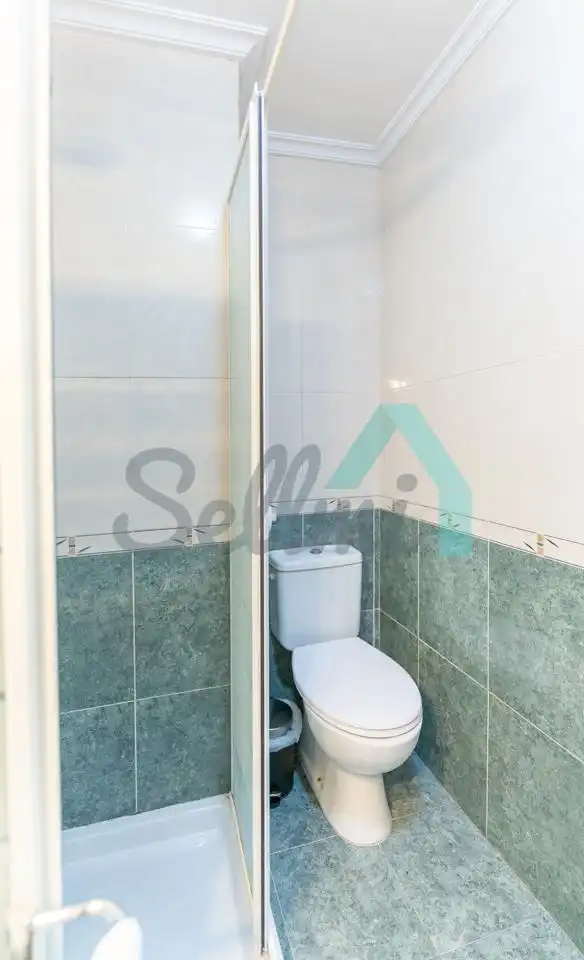 Bathroom of Flat for share in HUCA - La Cadellada