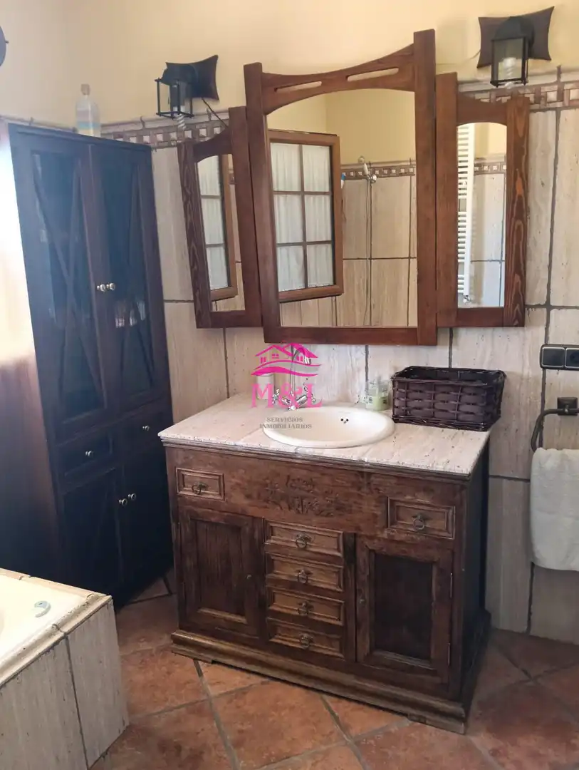 Bathroom of Houses for sale in Esparragalejo  with Air Conditioner, Heating and Terrace