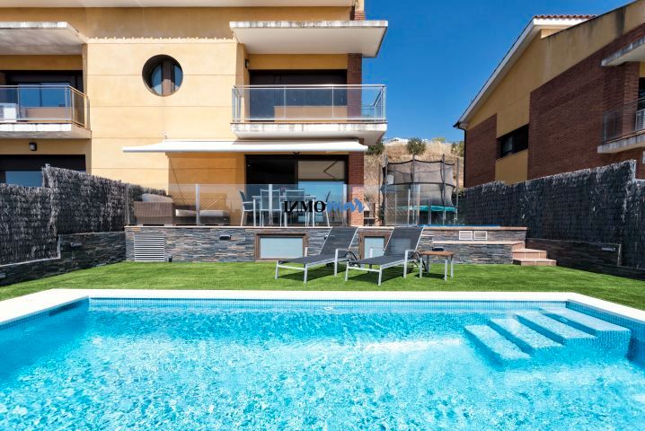 Swimming pool of Single-family semi-detached to rent in Sant Vicenç de Montalt  with Air Conditioner, Heating and Private garden