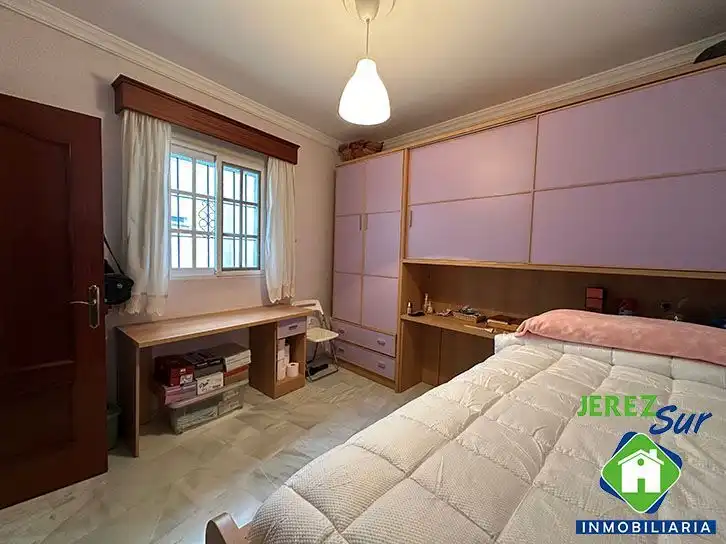 Dormitori de Casa adosada en venda en Jerez de la Frontera amb Aire condicionat, Terrassa i Traster