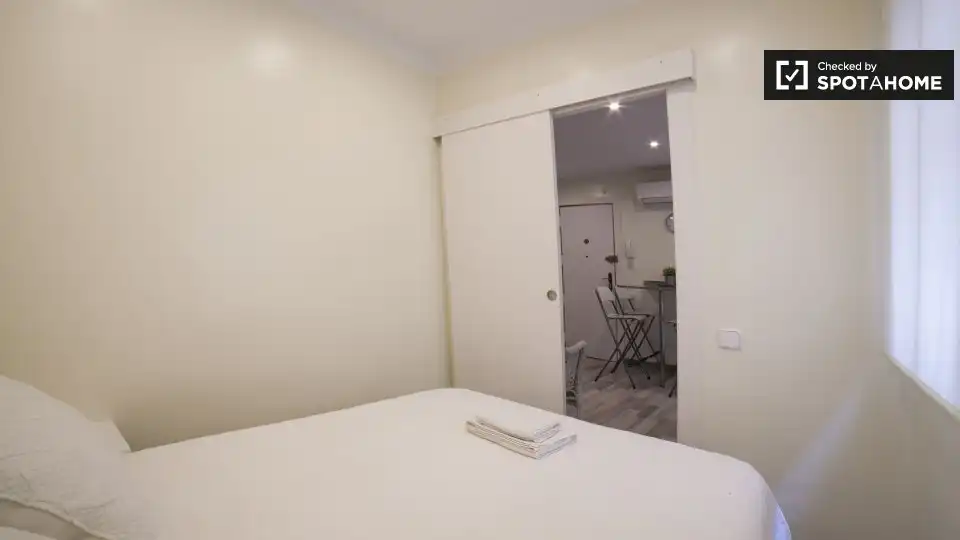 Schlafzimmer von Wohnung zur Miete in Barcelona mit Klimaanlage, Heizung und Möbliert