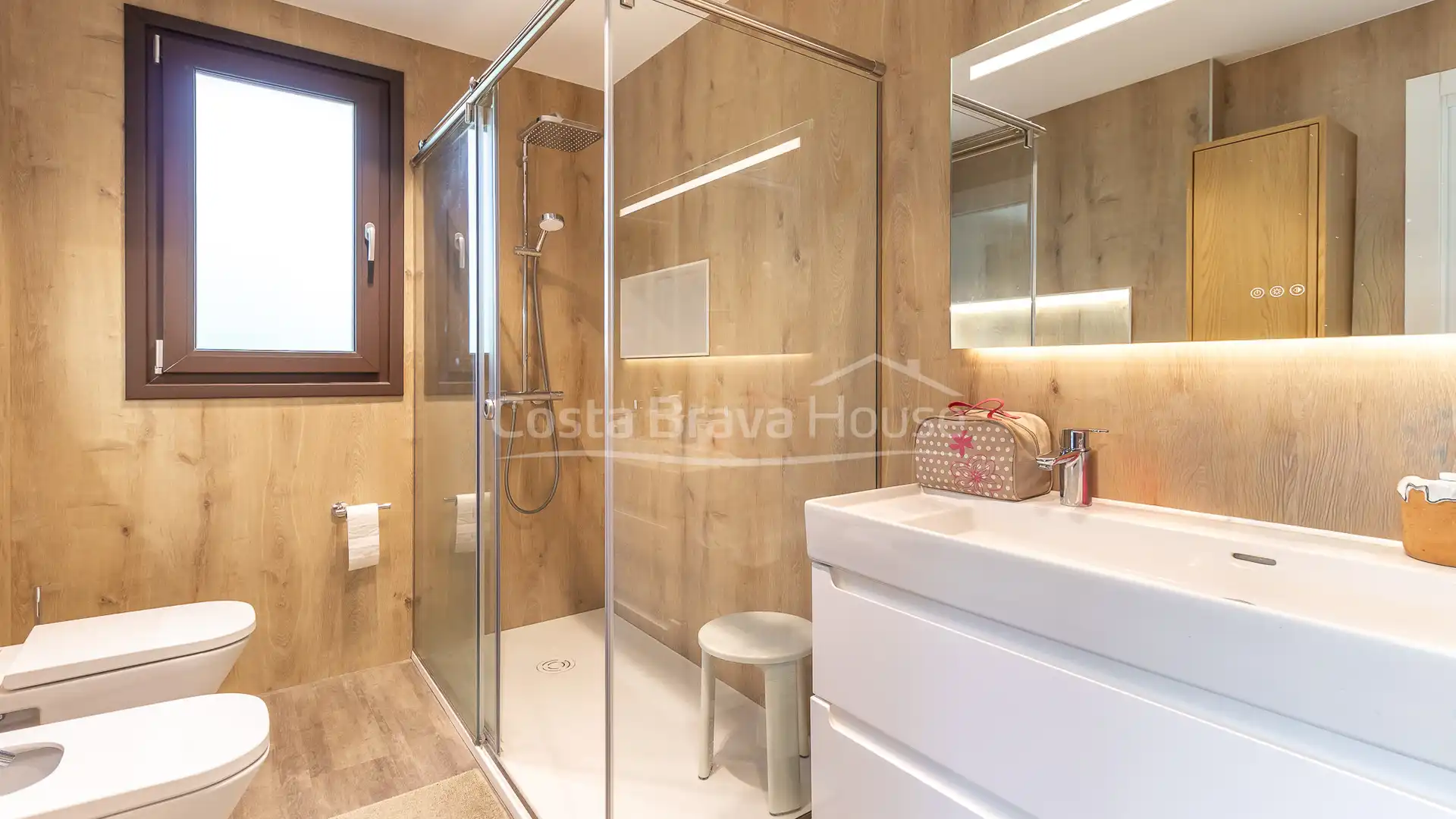 Bathroom of Houses for sale in Begur  with Air Conditioner, Heating and Private garden