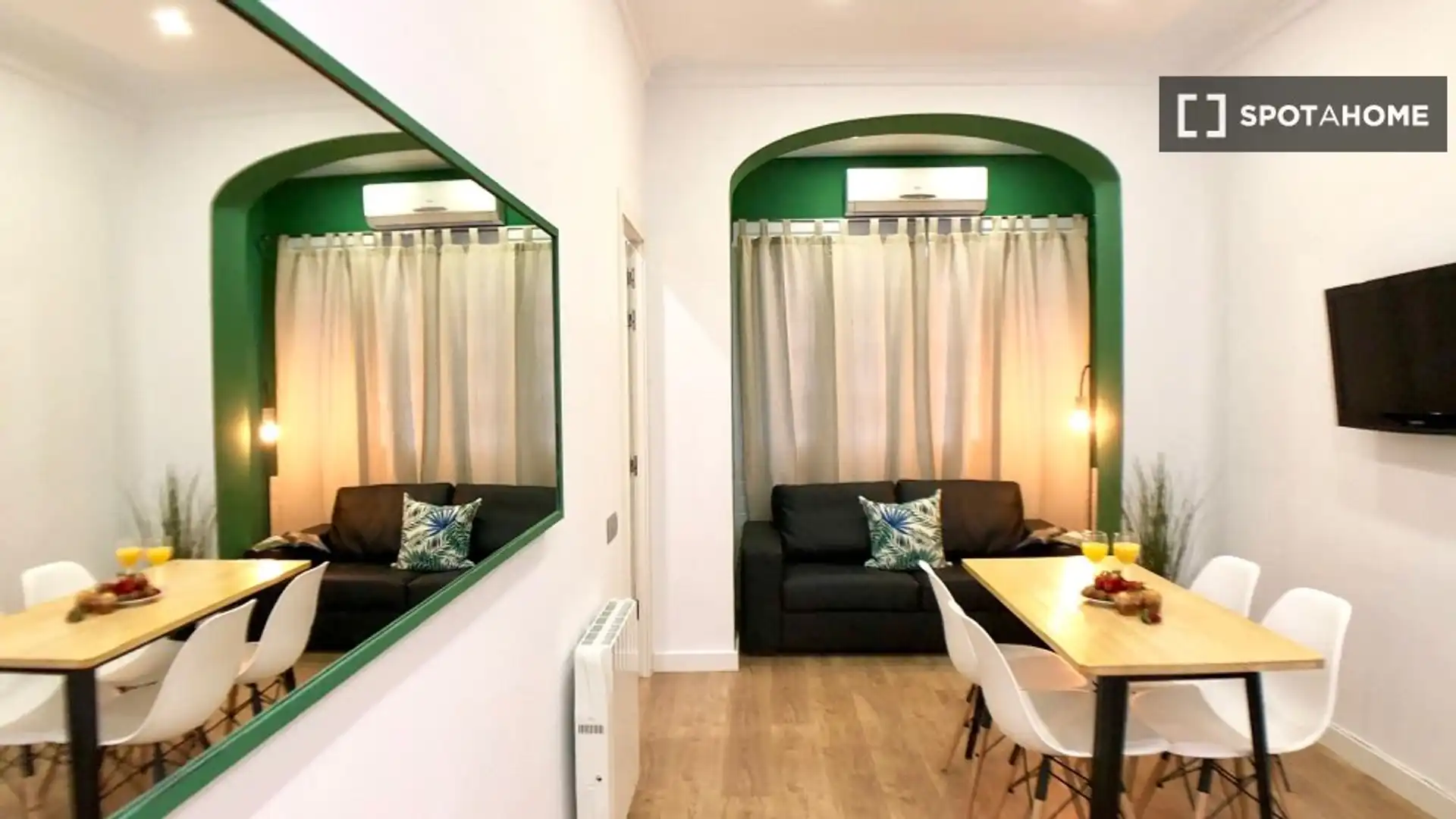 Dining room of Flat for rent in  Barcelona Capital  with Air Conditioner, Heating and Furnished