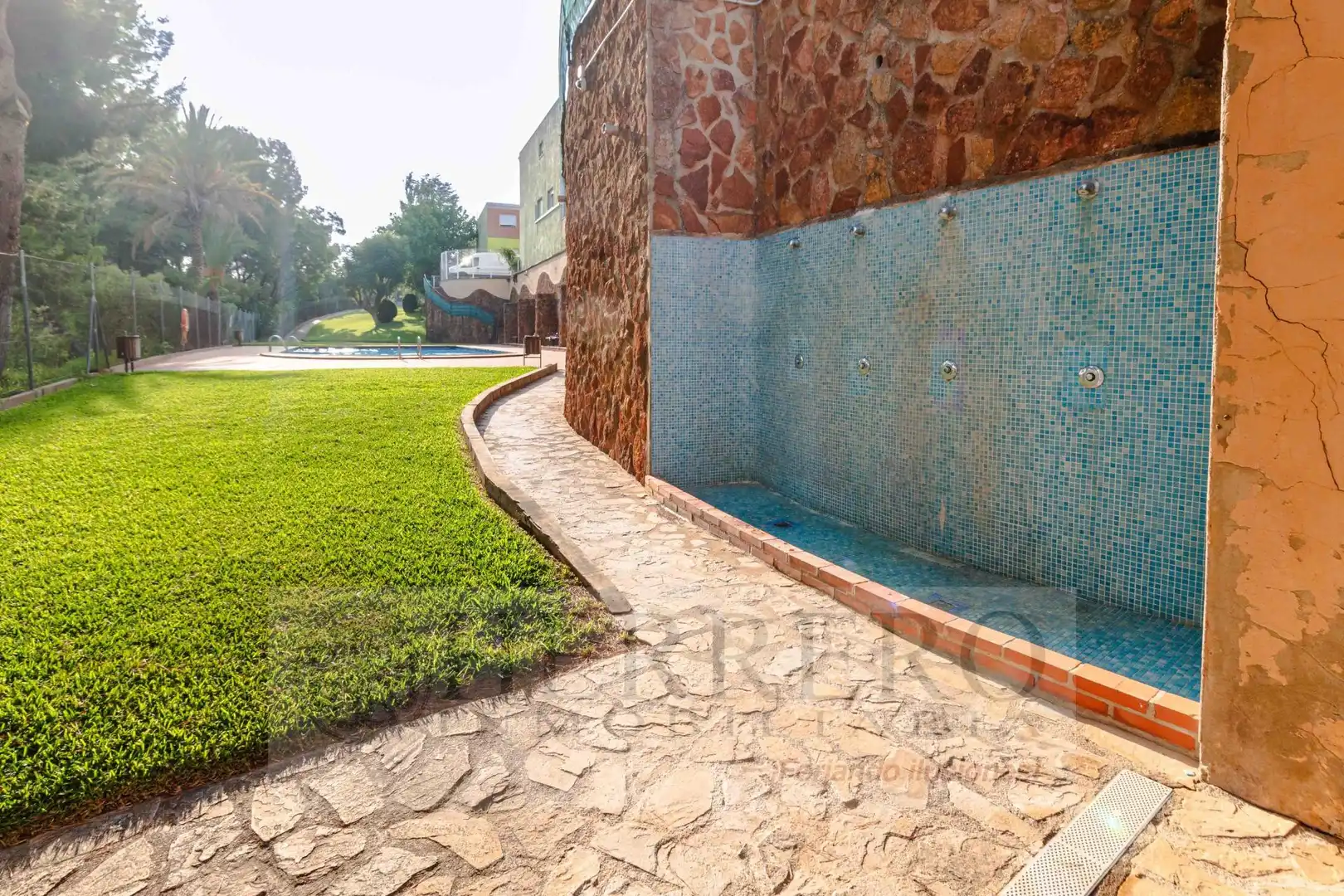 Piscina de Casa adosada en venda en Almoines amb Aire condicionat, Calefacció i Jardí privat