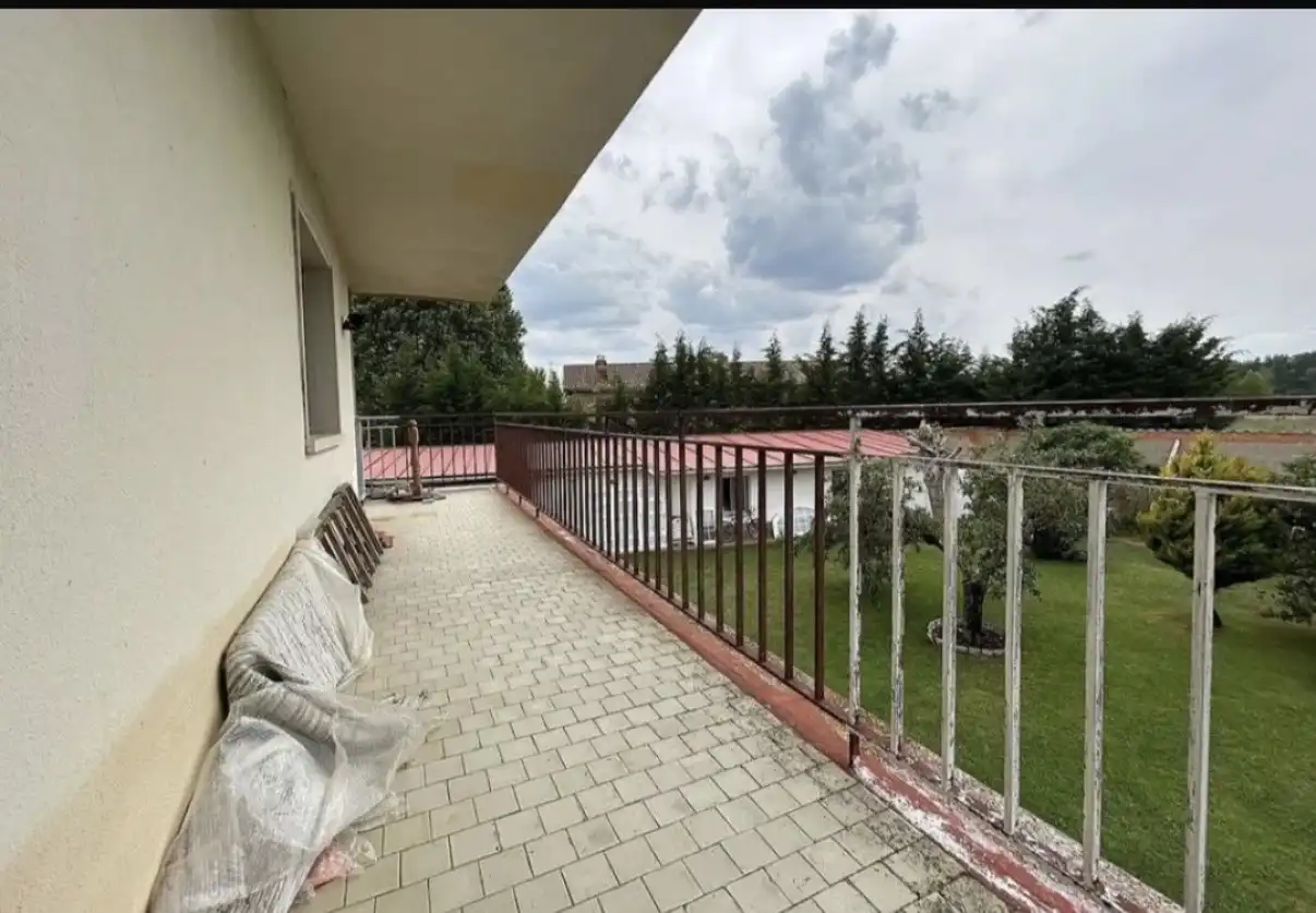 Terrassa de Casa o xalet en venda en Mansilla Mayor amb Aire condicionat, Jardí privat i Parquet