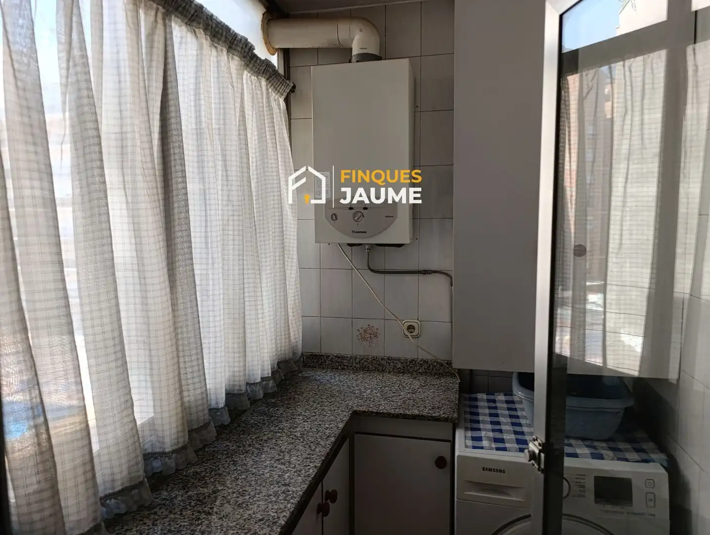Cocina de Piso en venta en Lleida con Calefacción, Terraza y Trastero