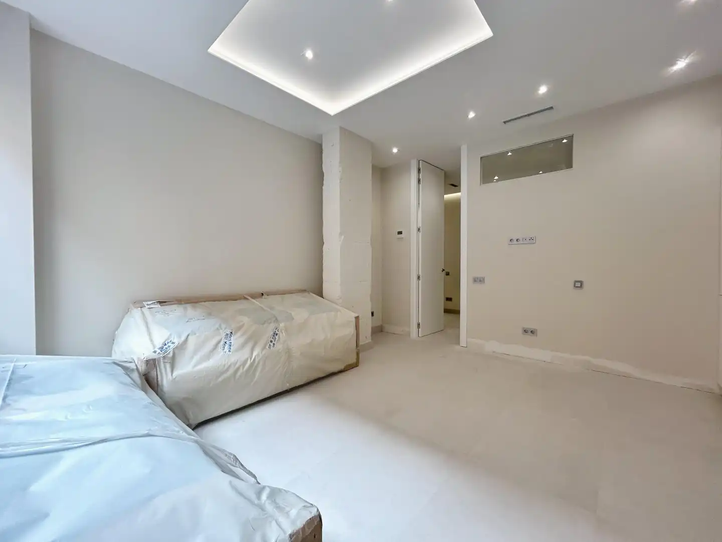 Schlafzimmer von Erdgeschoss zum Verkauf in Madrid mit Klimaanlage, Heizung und Möbliert