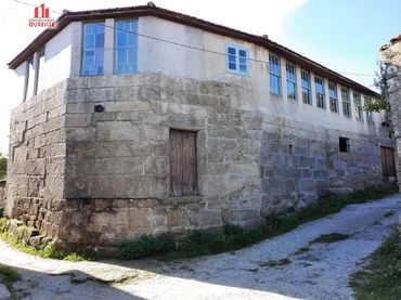 Casa amb balcó en venda a Amoeiro