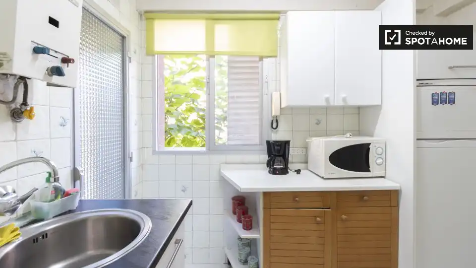 Cuina de Apartament per a compartir en Madrid amb Aire condicionat i Terrassa