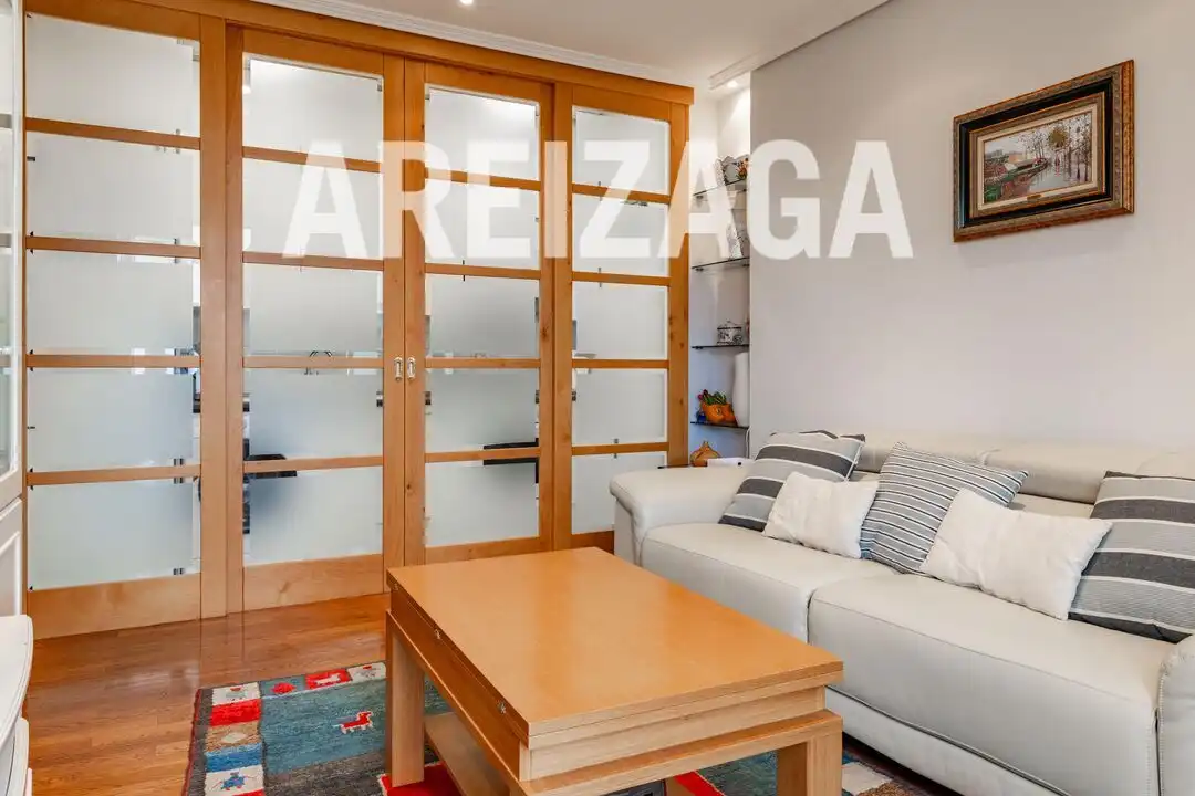 Habitación de Piso en venta en Donostia - San Sebastián  con Calefacción, Terraza y Trastero