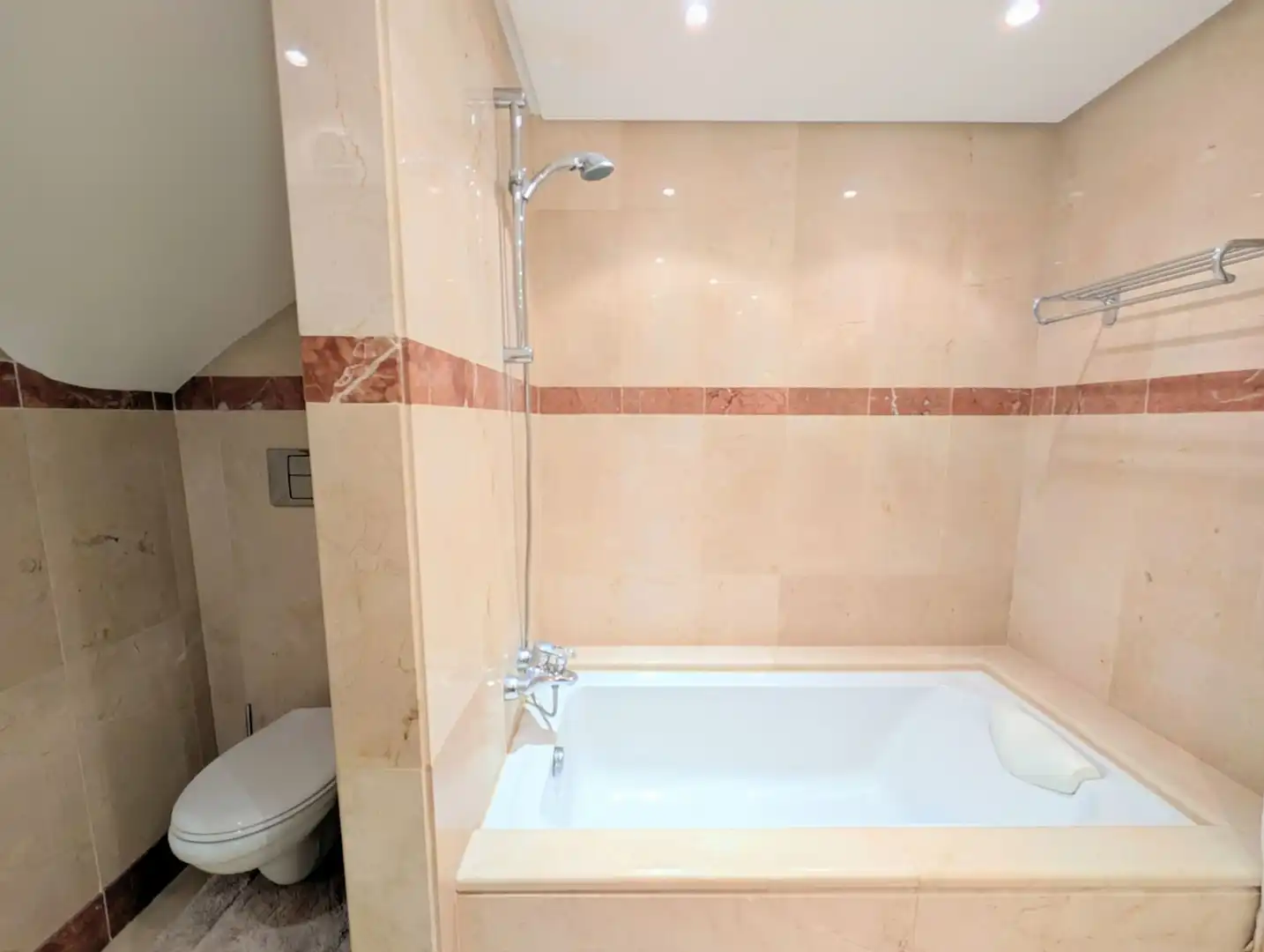 Baño de Ático en venta en Estepona con Aire acondicionado, Calefacción y Terraza