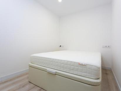 Dormitori de Apartament de lloguer en  Barcelona Capital amb Aire condicionat, Moblat i Forn