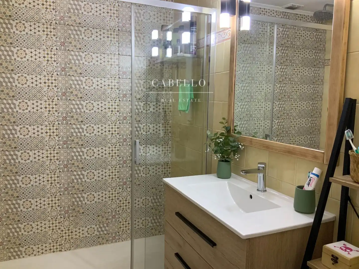 Bathroom of Houses for sale in Terrassa  with Air Conditioner, Heating and Parquet flooring