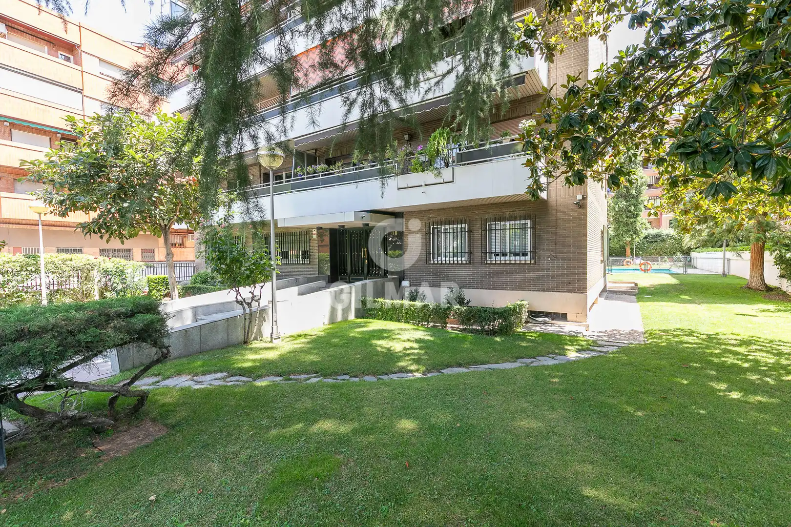 Vista exterior de Piso en venta en Madrid con Calefacción, Jardín privado y Piscina