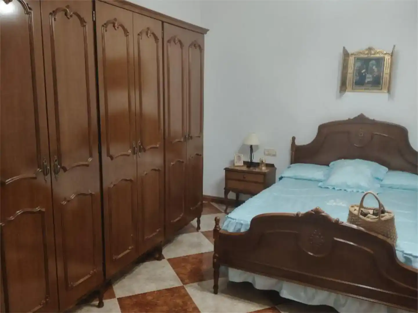 Dormitori de Casa adosada en venda en Torremejía amb Aire condicionat i Jardí privat
