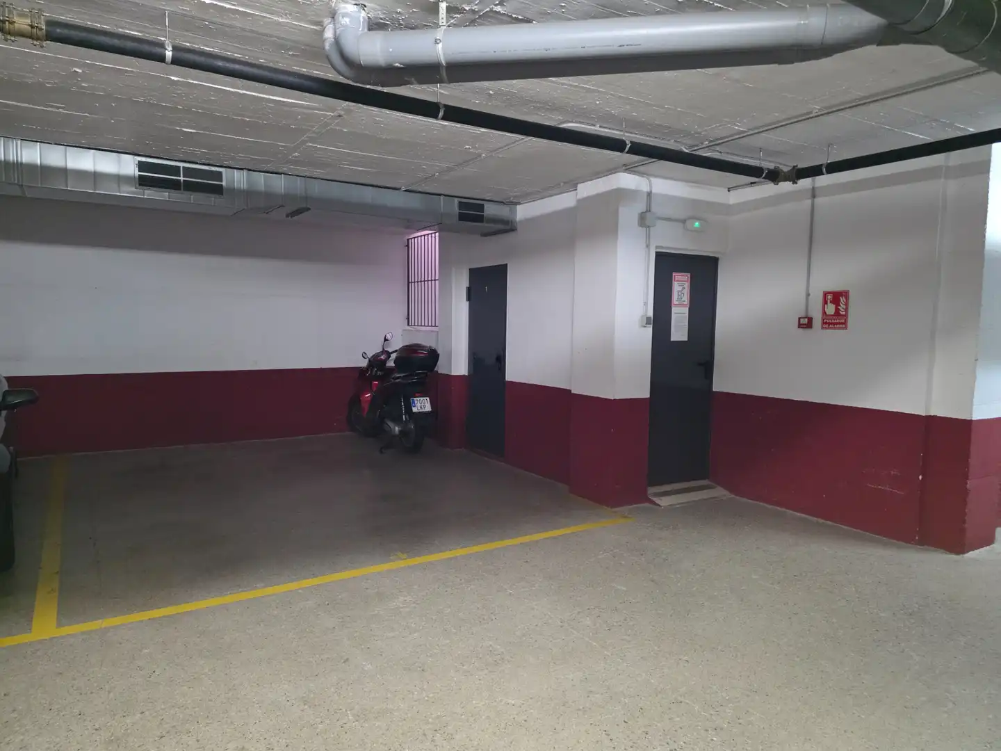 Parking de Piso en venta en Barcelona con Aire acondicionado, Calefacción y Jardín privado