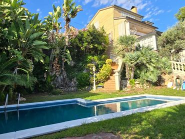Xalet amb piscina en venda a Passeig de la Creu