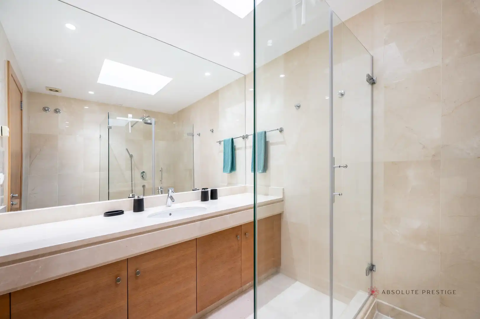 Bathroom of Attic for rent in Estepona  with Air Conditioner, Terrace and Swimming Pool