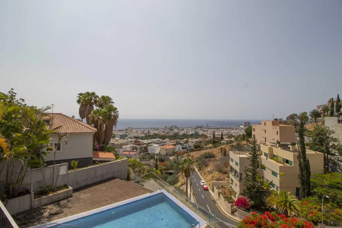Außenansicht von Wohnung zum Verkauf in Santa Cruz de Tenerife mit Privatgarten und Terrasse