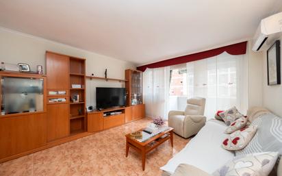 Living room of Flat for sale in Cornellà de Llobregat  with Air Conditioner, Heating and Oven