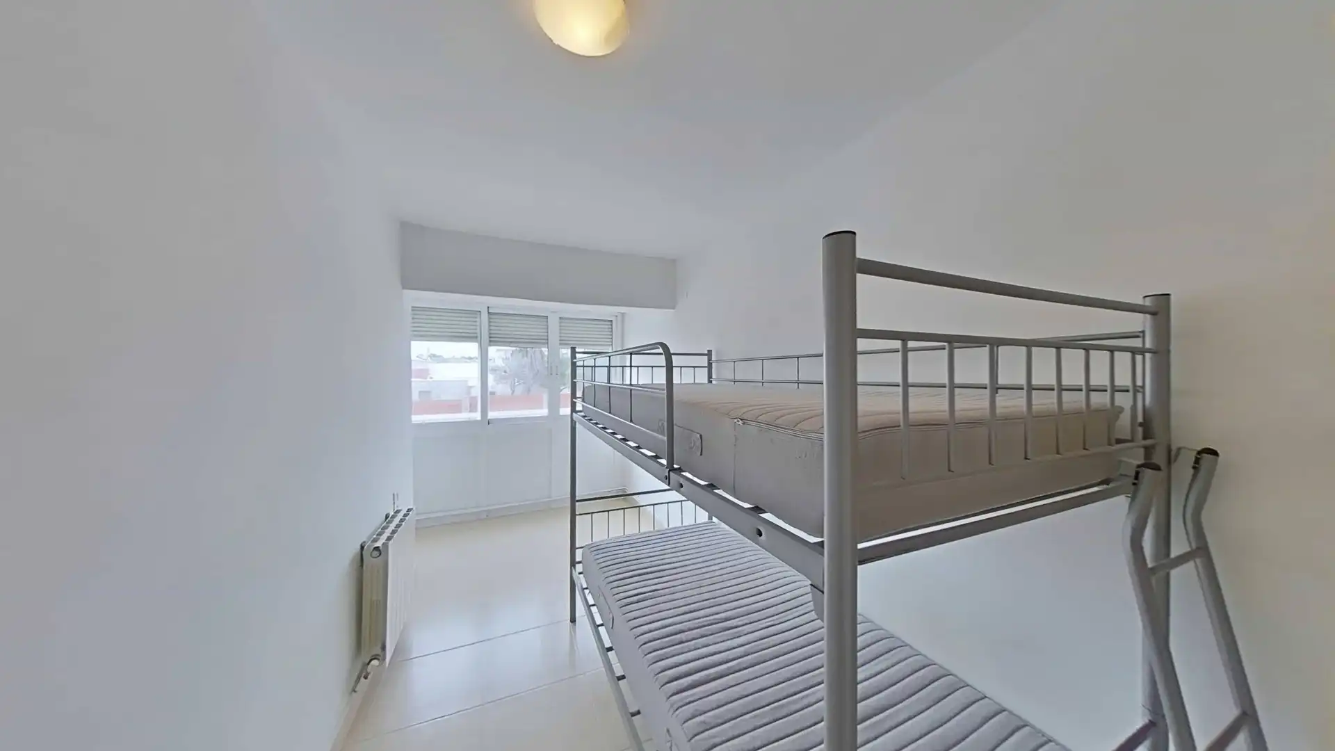 Habitación de Piso en venta en Torrevieja con Calefacción, Jardín privado y Trastero
