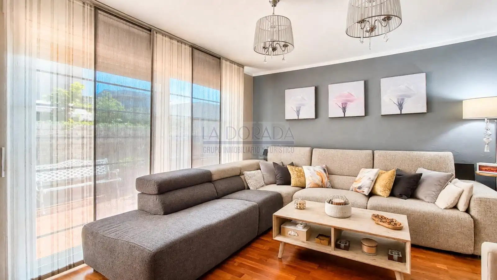 Sala d'estar de Dúplex en venda en Cambrils amb Aire condicionat, Jardí privat i Traster