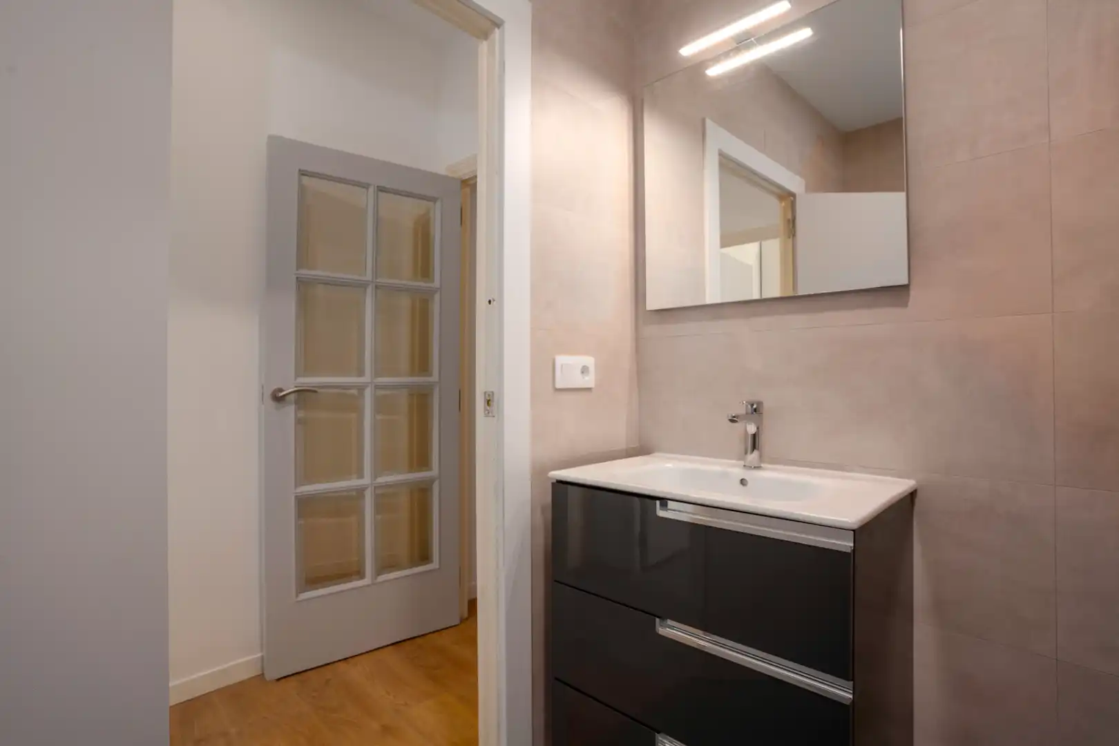 Apartamento con ascensor en alquiler en Passeig de Joan de Borbó, imagen 9