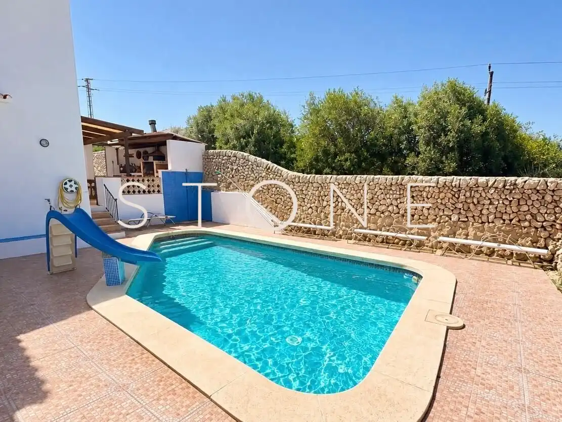 Casa amb piscina en venda a Es Castell poble