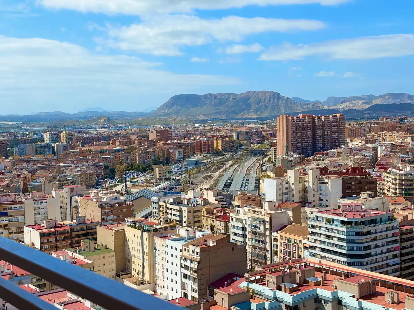 Außenansicht von Wohnung zum Verkauf in Alicante / Alacant mit Klimaanlage und Terrasse