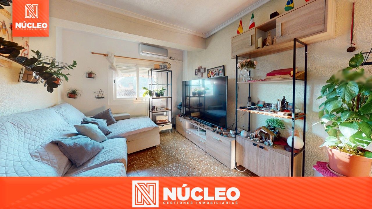 Sala d'estar de Pis en venda en Elda amb Aire condicionat i Balcó