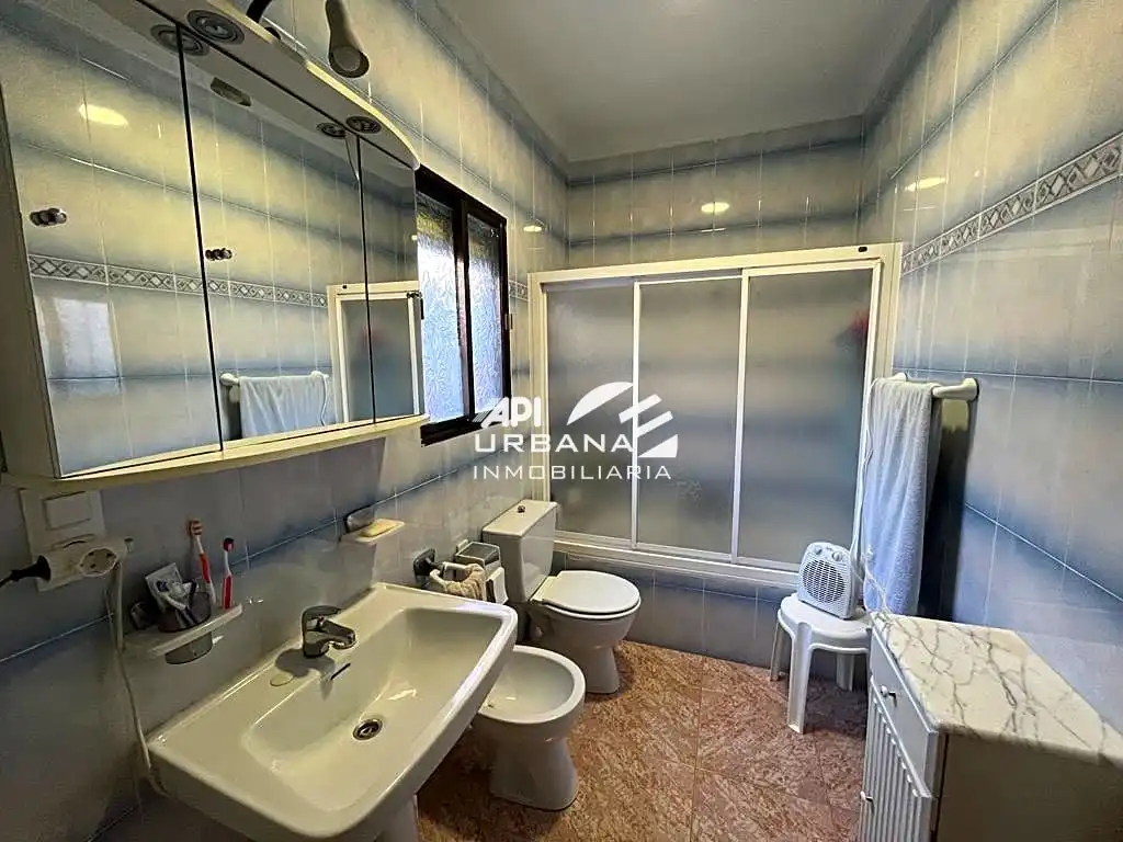 Bany de Casa o xalet en venda en Lucena amb Aire condicionat, Terrassa i Traster