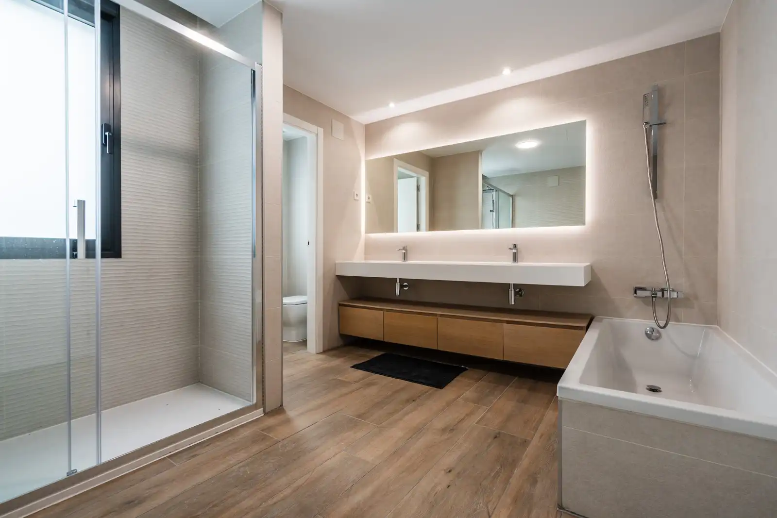 Bathroom of Houses for sale in Villanueva de la Cañada  with Air Conditioner, Heating and Private garden