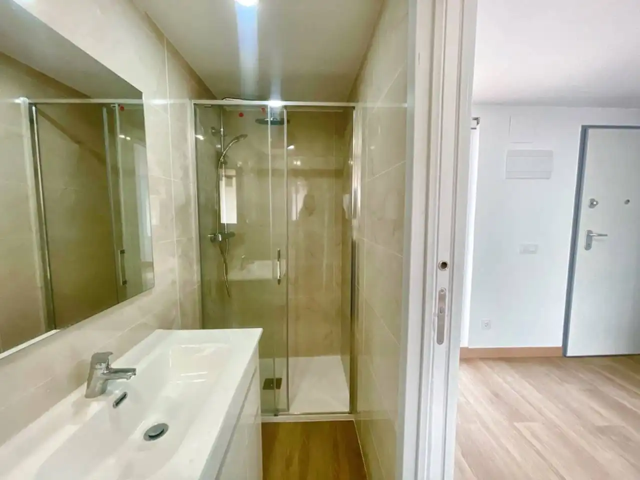 Bany de Pis en venda en Cerdanyola del Vallès amb Aire condicionat, Parquet i Terrassa