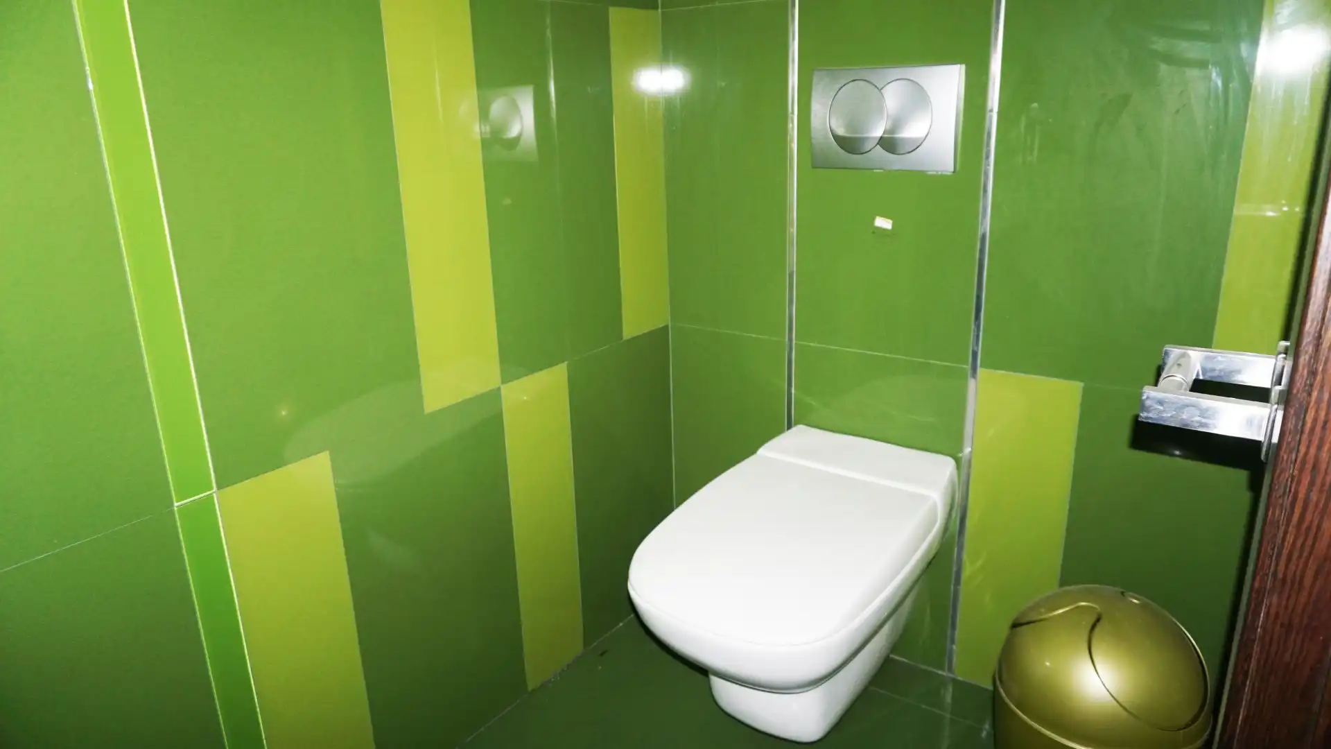 Baño de Local en venta en Granada con Aire acondicionado