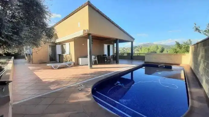 Piscina de Casa o xalet en venda en Cubelles amb Aire condicionat, Jardí privat i Terrassa