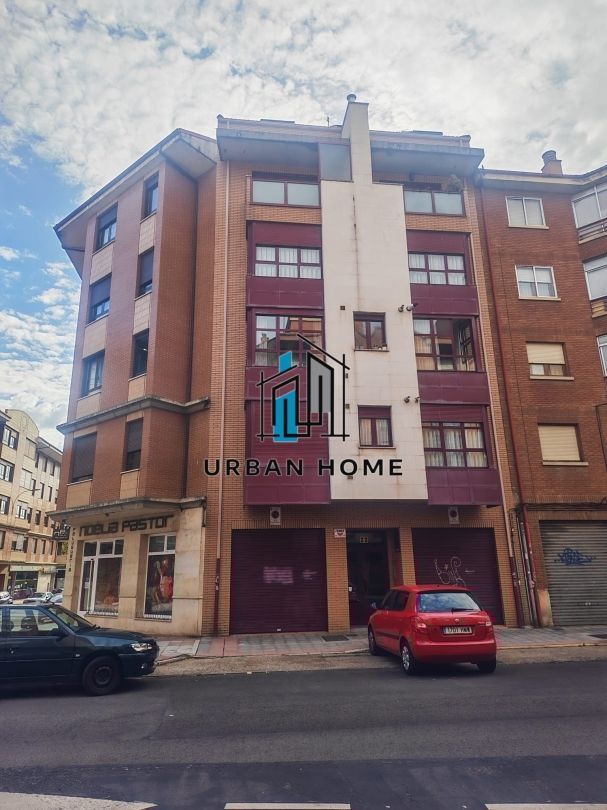 Vista exterior de Apartament de lloguer en León Capital  amb Calefacció