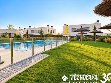 Casa pareada con piscina en venta en El Bosque