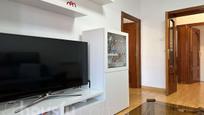 Living room of Flat for sale in  Madrid Capital