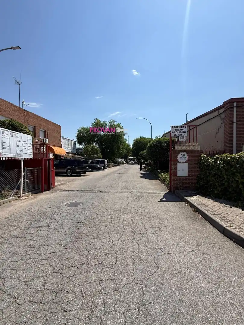 Vista exterior de Nave industrial en venta en Alcalá de Henares