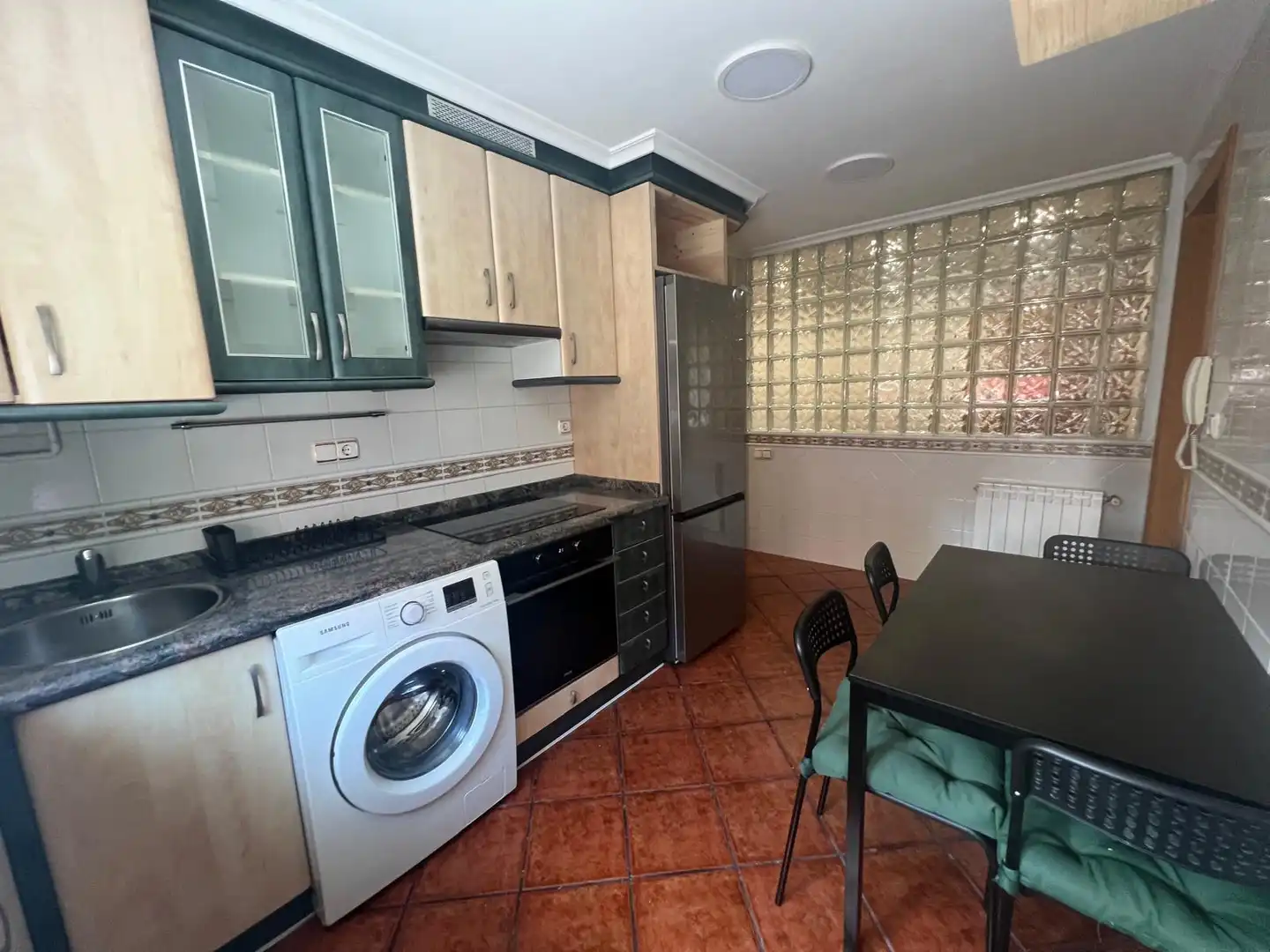 Cuina de Pis en venda en Gijón  amb Parquet i Alarma