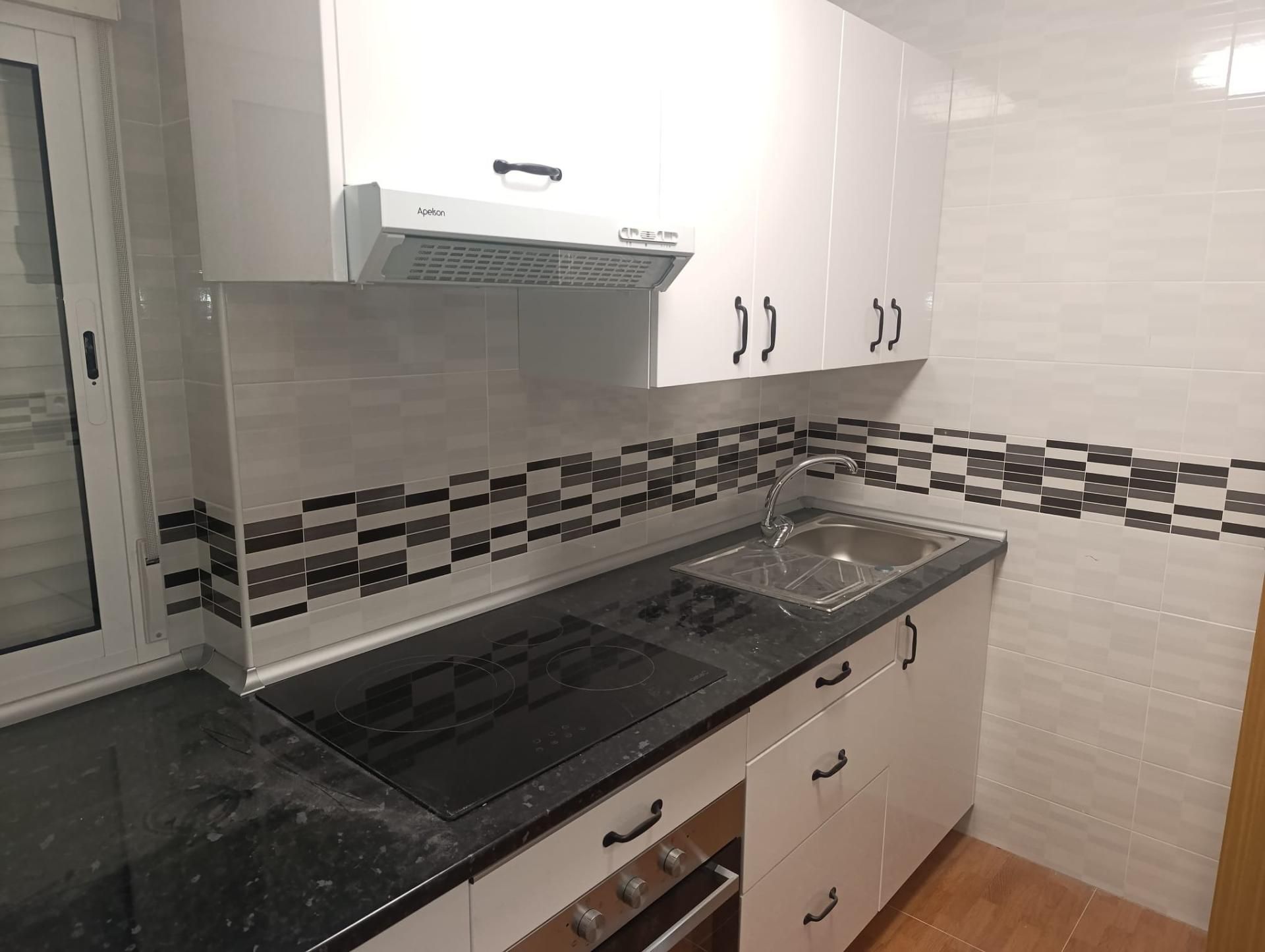 Kitchen of Flat for sale in Valdepeñas  with Balcony