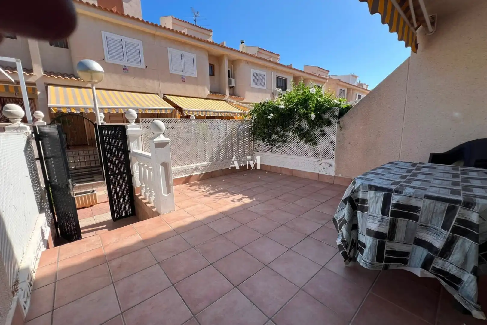 Garten von Einfamilien-Reihenhaus zur Miete in Santa Pola mit Klimaanlage, Heizung und Privatgarten