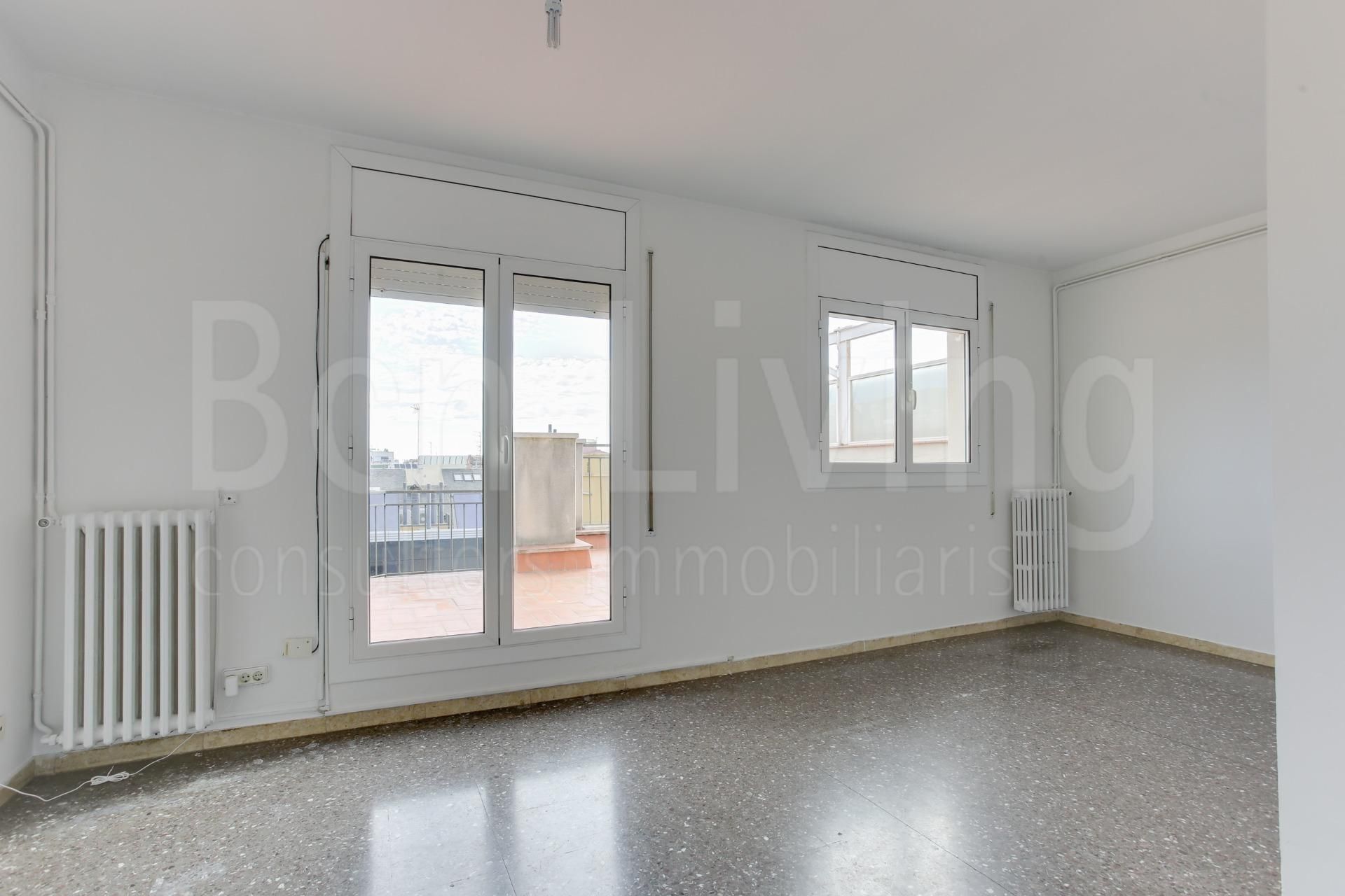 Living room of Attic for sale in  Barcelona Capital  with Heating, Terrace and Balcony